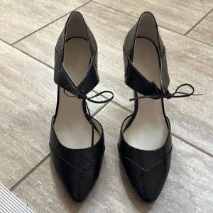 Calvin Klein Kay front tie pump. Size 10